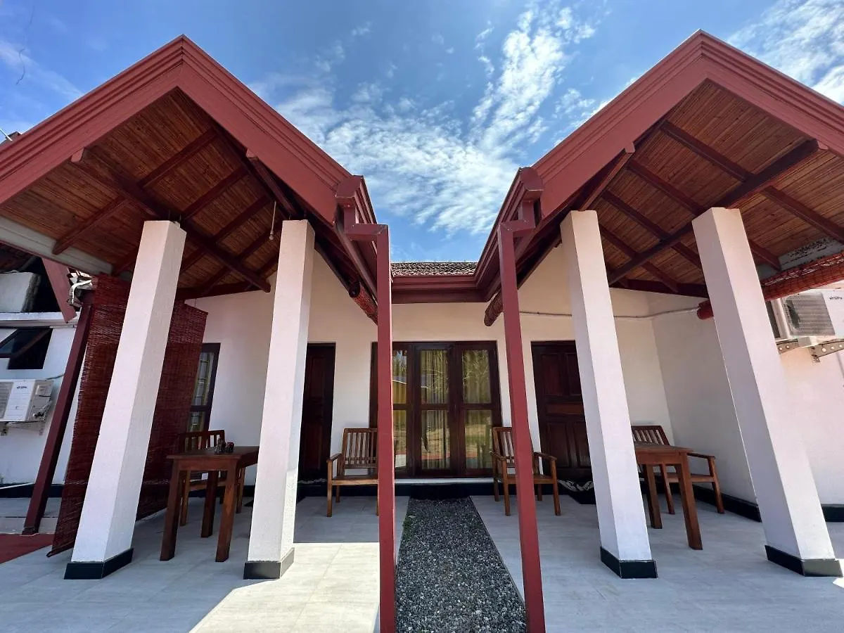 Sky Blue Hostel 尼甘布