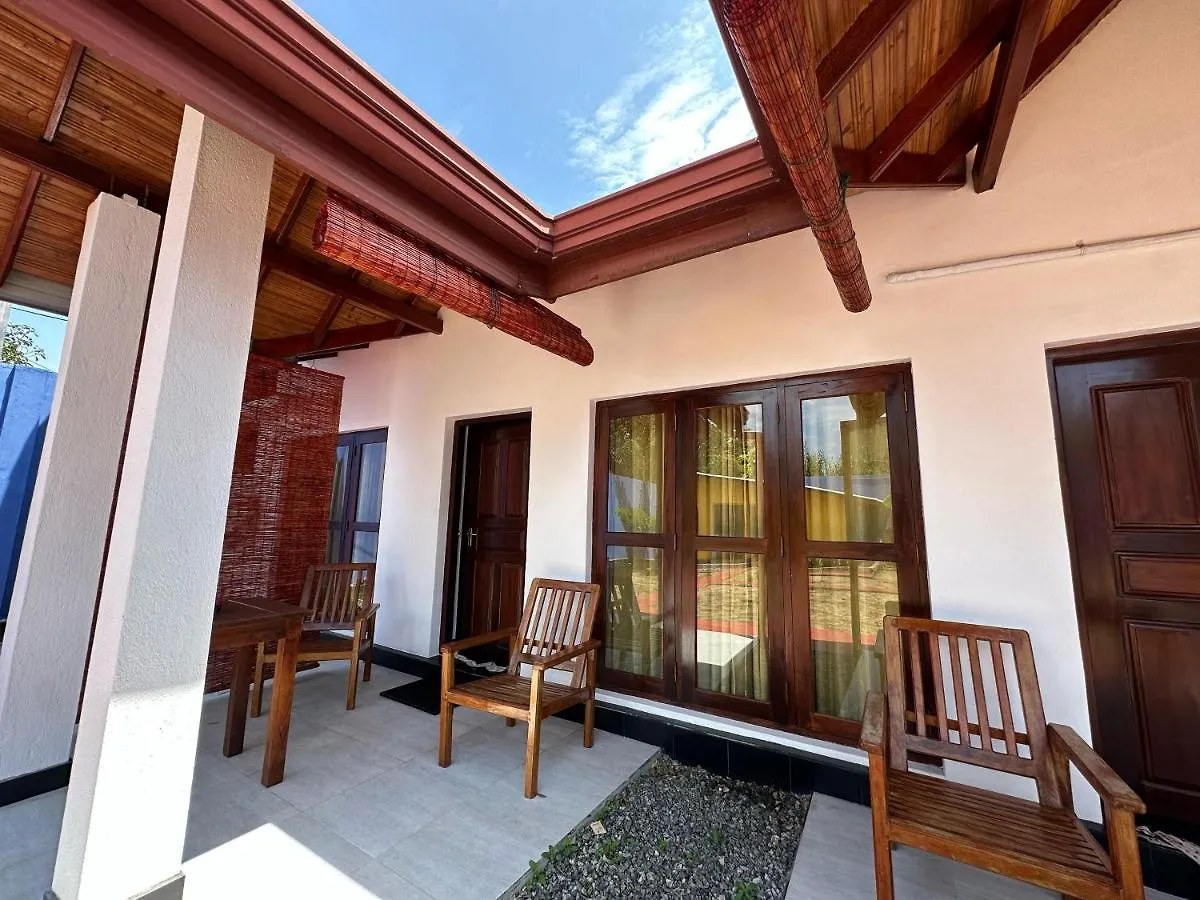 Sky Blue Hostel 尼甘布 招待所